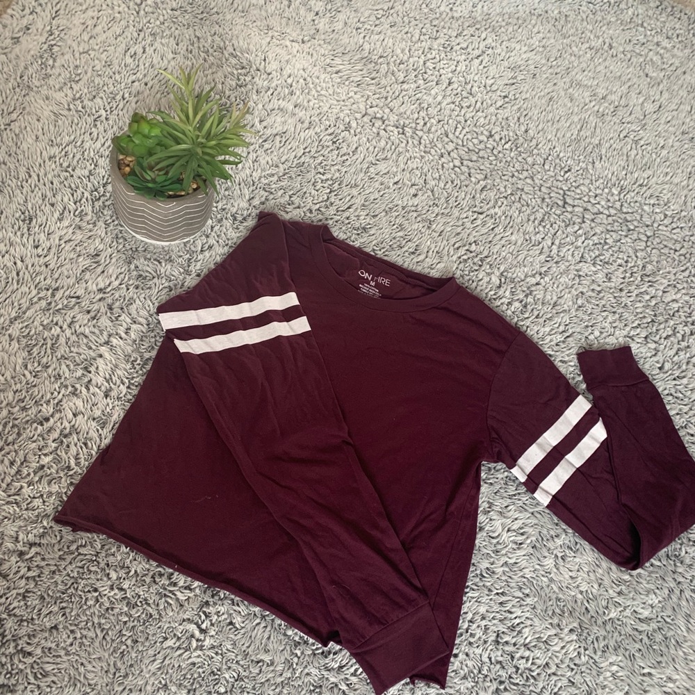 Cute maroon cropped long sleeve shirt
